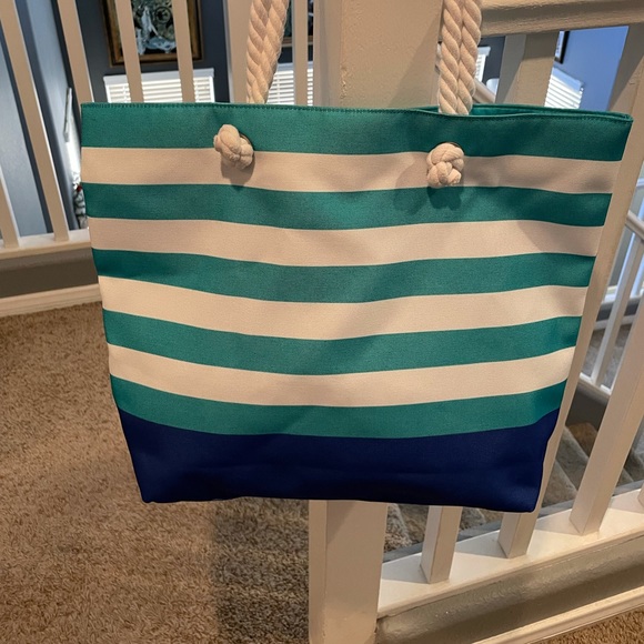 Victoria’s caret beach tote bag - Picture 2 of 4